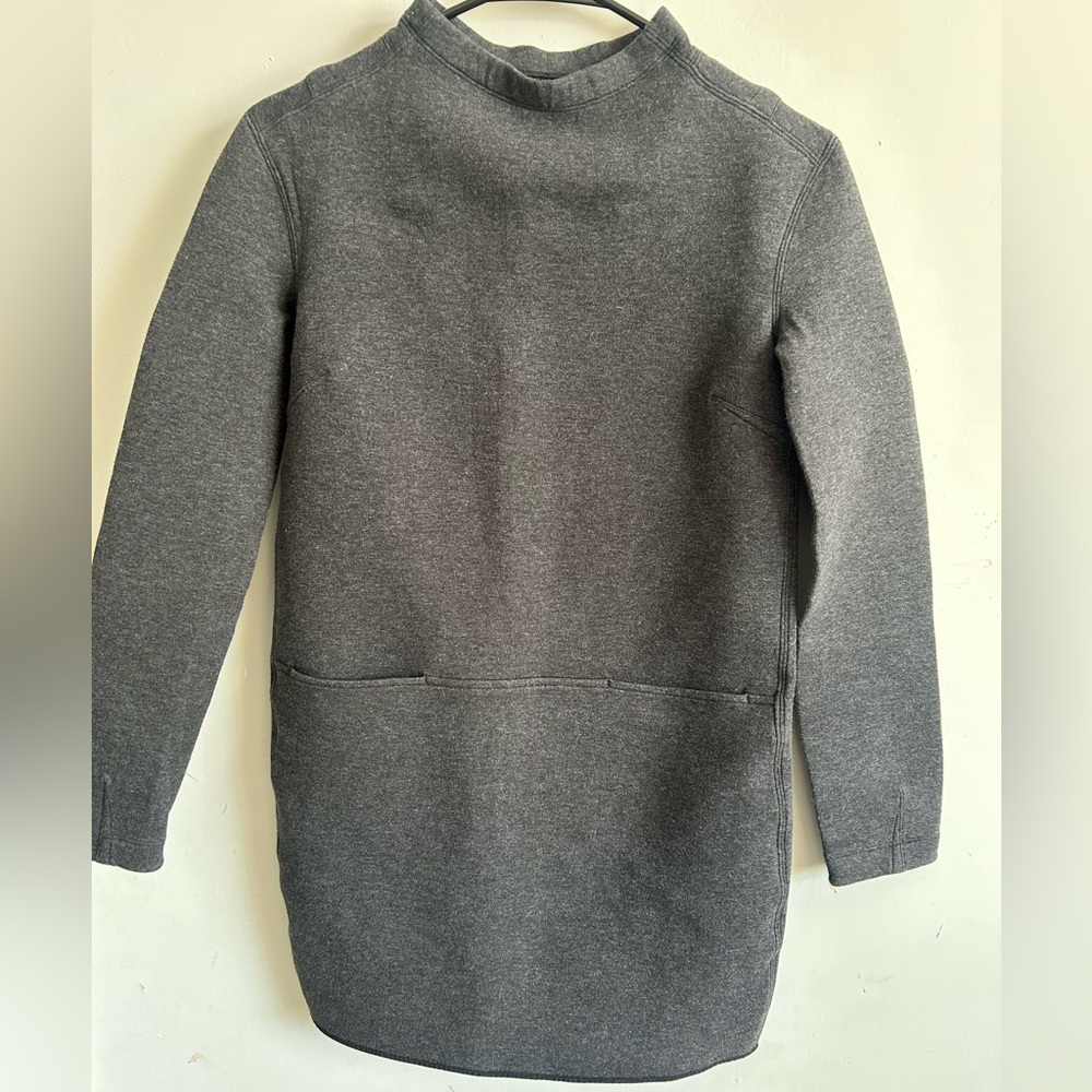 Lululemon Women’s Swetter  Gray Size 2